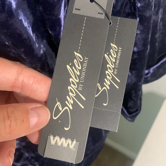 Deep Blue Velvet Cuffed Blouse - Picture 7 of 7